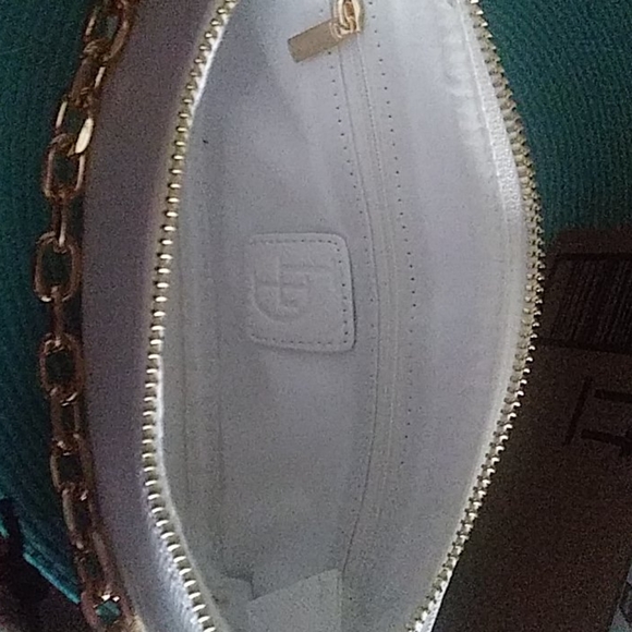 Like Dreams White pouch handbag with Gold chain accent - Picture 5 of 7